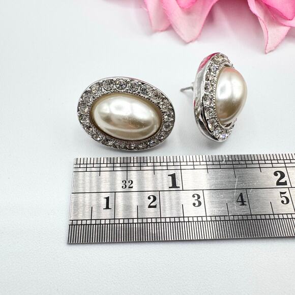 Vintage KJL Kenneth Jay Lane Faux Pearl Cabochon Crystal Rhinestone Earrings - Picture 13 of 15